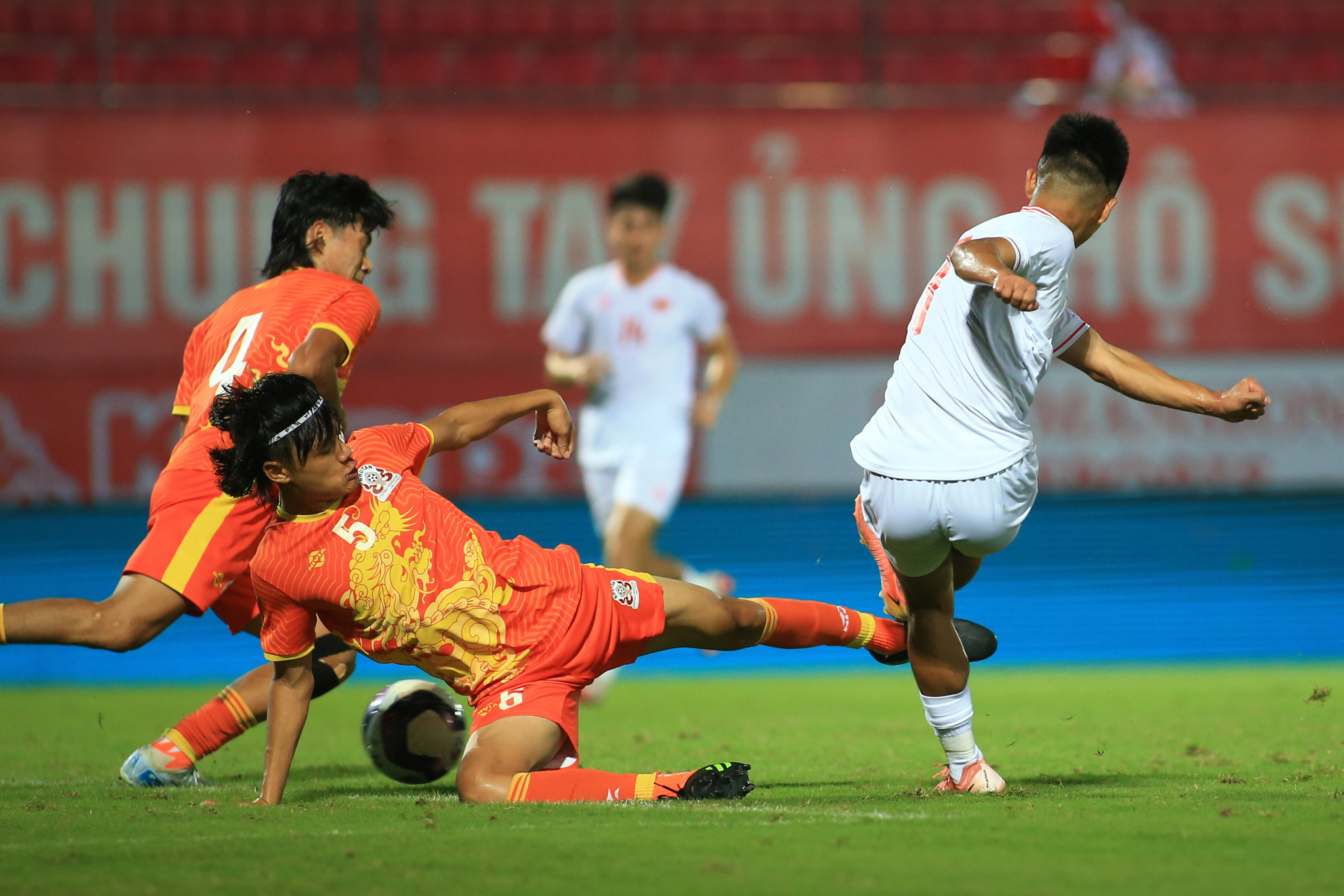 Công Phương góp 4 bàn trong chiến thắng 5-0 của ĐT U20 Việt Nam 3