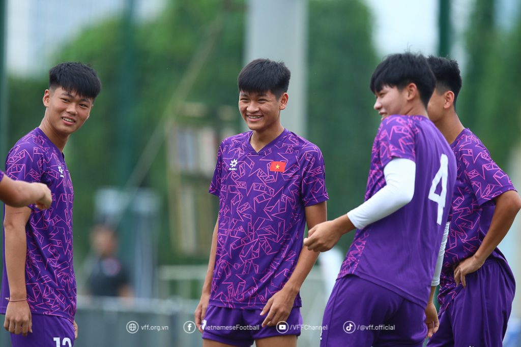 Nguyen Van Bach U17 Viet Nam